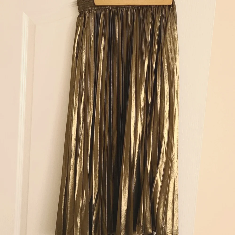 Banana Republic Metallic Gold Pleated Midi Skirt